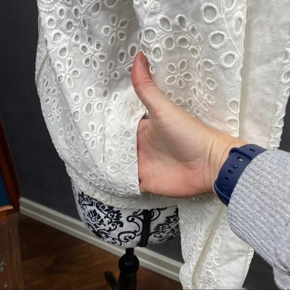 KENDALL + KYLIE White Broderie Anglaise Eyelet Bomber Jacket Size XS NWT